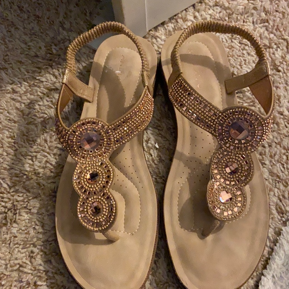 Sandals size 11